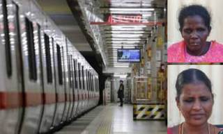 graphic ரயிலில் வணிகம் செய்யும் பார்வையற்ற பெண்கள்