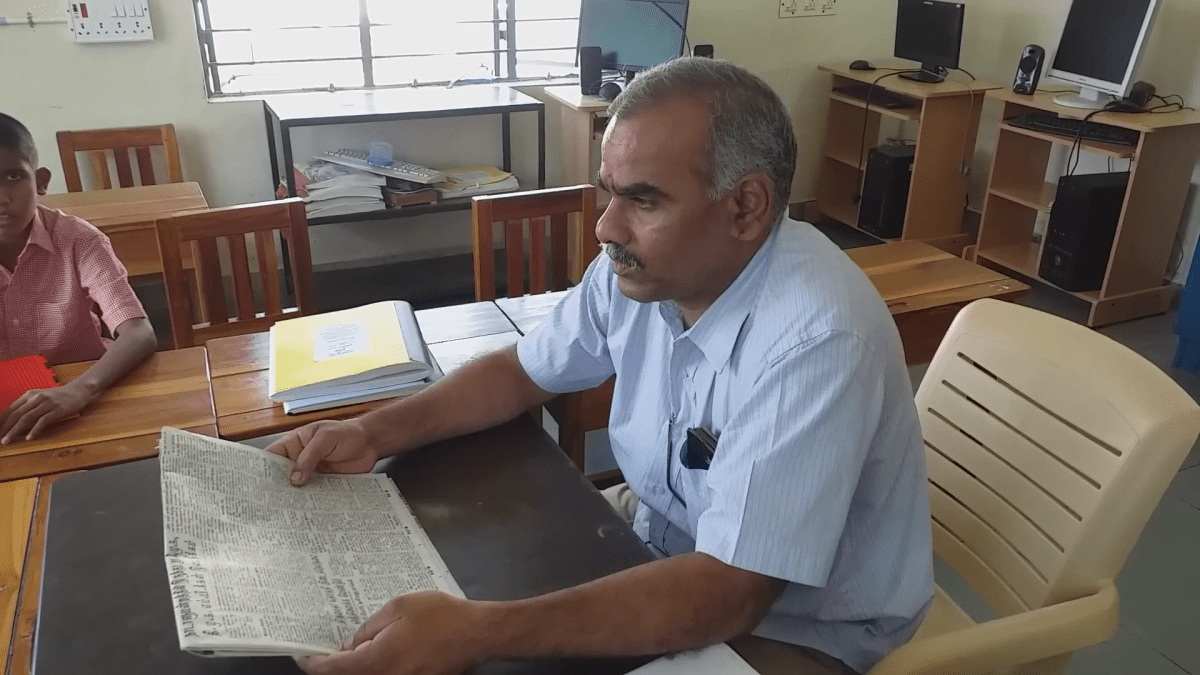 வாசிப்பாளர் உதவித்தொகை: புதிய நடைமுறையைக் கல்லூரி மாணவர்களுக்கும் பொருத்திப்பார்க்கக் கூடாது