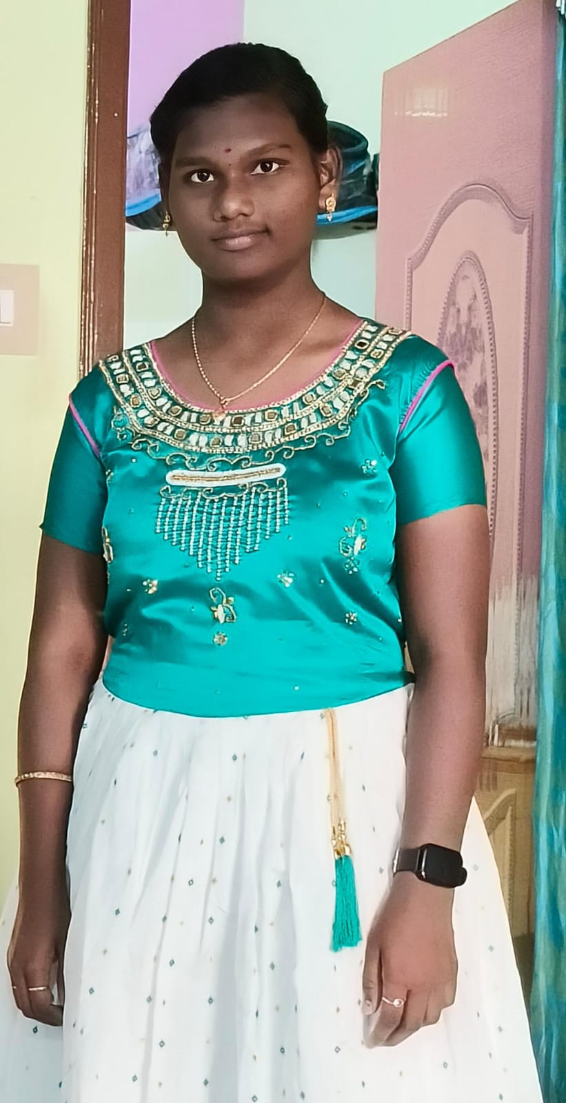 வாழ்த்து: தன் பார்வையற்ற பெற்றோருக்குப் பரிசளித்த பத்தாம் வகுப்பு மாணவி!