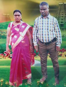 இடது முருகேசன், வலது லட்சுமி