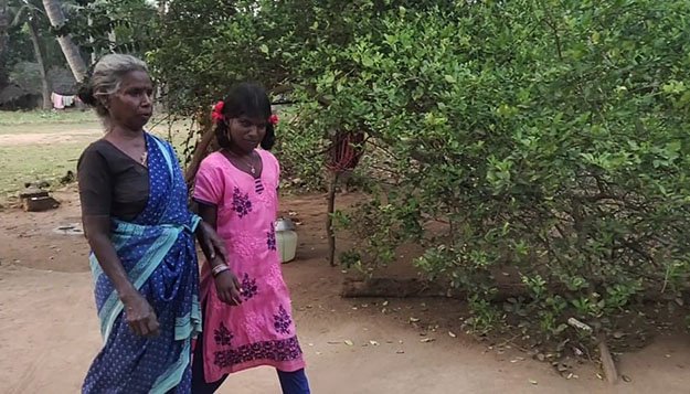 graphic நன்றி புதிய தலைமுறை: பெற்றோர் இல்லை; பார்வை இழந்த தங்கை...பரிதவிக்கும் அண்ணன்..!