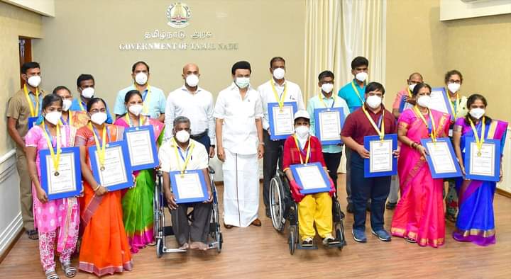 graphic மாற்றுத்திறனாளிகளுக்குச் சேவையாற்றிய 16 பேருக்கு விருது: முதல்வர் ஸ்டாலின் வழங்கினார்