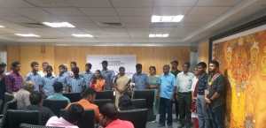 திருமதி. எலிசபெத் அவர்களுடன் மாணவர்கள்