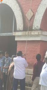 கொடியேற்றும் ஆசிரியர் மோகன்