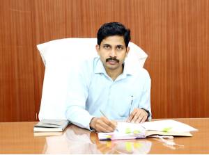 மாவட்ட ஆட்சியர் வினித்